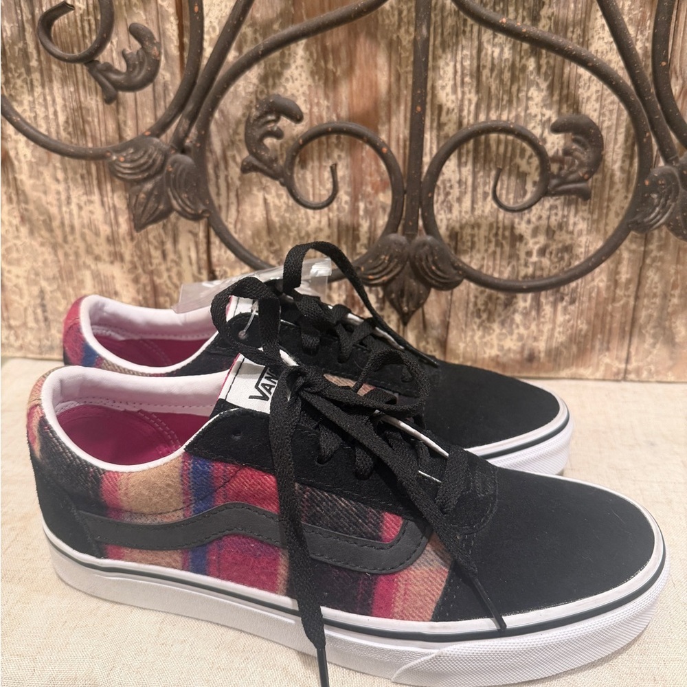 Vans  Black and Plaid Sneakers 9 - Picture 5 of 9